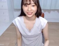 お嬢様っぽいけどグロマンでヤリマン発情美少女「オマンコにいっぱい精子出して！ナデナデしてる!」[無修正ライブチャット]