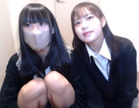 こんな可愛い仲良し女子二人が全裸になって巨乳オッパイやオマンコ弄りあいレズエッチ配信！！！[ライブチャット無修正動画]