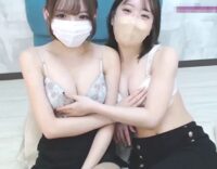 Fカップパイパンレズコラボ「Tバックだよ!手コキ？シコシコ!Fカップの谷間!」ライブチャット